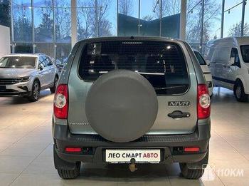 Chevrolet, Niva, 1700, 80, бензин, внедорожник, механика, полный привод, среднее состояние, левый, серый, 579 000 ₽