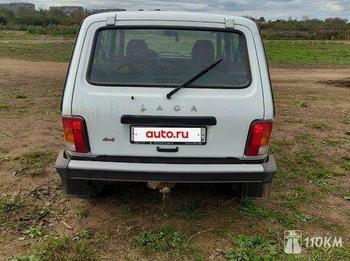 ВАЗ (Lada), 2131 (4x4), 1700, 83, бензин, внедорожник, механика, полный привод, среднее состояние, левый, белый, 570 000 ₽