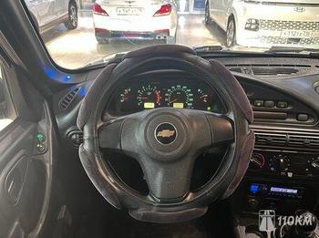 Chevrolet, Niva, 1700, 80, бензин, внедорожник, механика, полный привод, среднее состояние, левый, серый, 579 000 ₽
