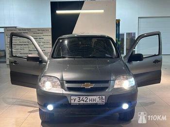 Chevrolet, Niva, 1700, 80, бензин, внедорожник, механика, полный привод, среднее состояние, левый, серый, 579 000 ₽