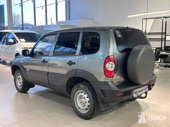 Chevrolet, Niva, 1700, 80, бензин, внедорожник, механика, полный привод, среднее состояние, левый, серый, 579 000 ₽