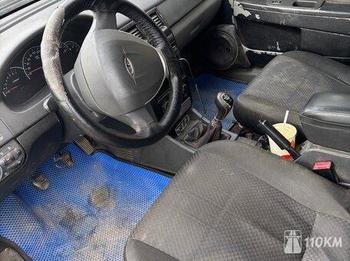 ВАЗ (Lada), Priora, 1600, 98, бензин, седан, механика, передний привод, среднее состояние, левый, черный, 210 000 ₽