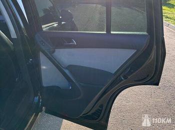 Volkswagen, Tiguan, 1400, 122, бензин, внедорожник, механика, передний привод, среднее состояние, левый, черный, 1 000 000 ₽